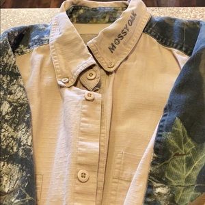 Missy oak camp/ beige short sleeve shirt.